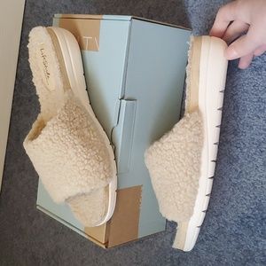 New Cute Fuzzy Sandals